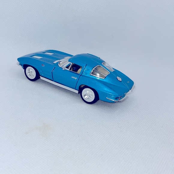 1963 Corvette Sting Ray Diecast Car|Scale 1:36 Collectors Model Metal Blue Car - Picture 5 of 7